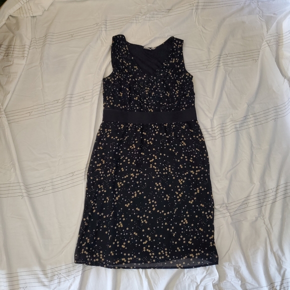 Cute dress with ruffle detail at the front . - Picture 2 of 4